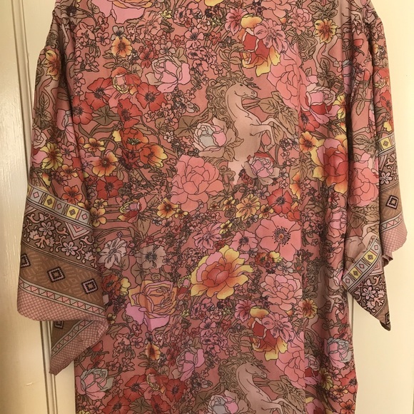 Beautiful kimono style silky top/wrap/robe - Picture 9 of 11